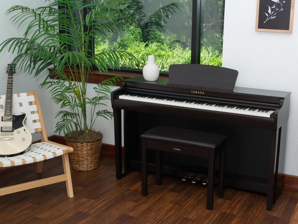 Cận cảnh YAMAHA CLP-725 R tại Piano House